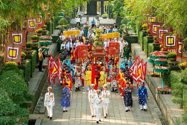 TP.HCM dâng cúng bánh Tét lên Quốc tổ Hùng Vương và Đức Lễ Thành Hầu Nguyễn Hữu Cảnh - Anh 2