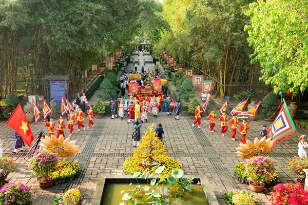 TP.HCM dâng cúng bánh Tét lên Quốc tổ Hùng Vương và Đức Lễ Thành Hầu Nguyễn Hữu Cảnh - Anh 1