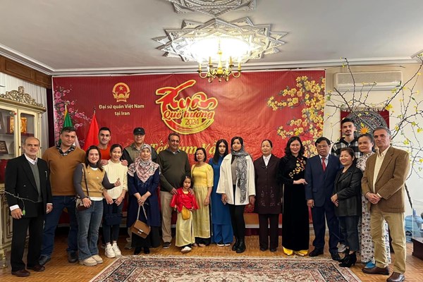Chương trình “Xuân quê hương - Tết sum vầy 2024” tại Iran - Anh 1