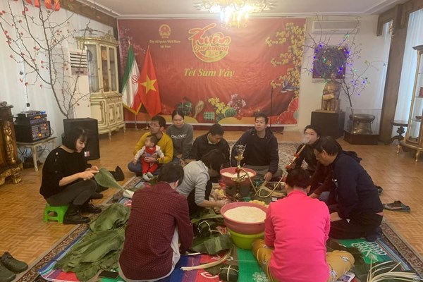 Chương trình “Xuân quê hương - Tết sum vầy 2024” tại Iran - Anh 3