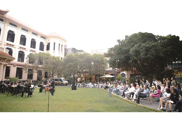 Khi âm nhạc giao duyên với mỹ thuật - Anh 2