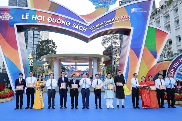 Lễ hội Đường sách Tết 2024 phục vụ từ nay đến mùng 5 Tết - Anh 3