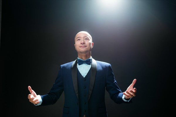 Vị nhạc trưởng với... cây sáo - Anh 4