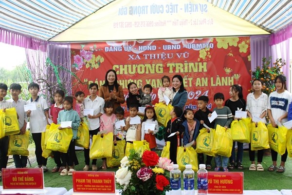 Cái Tết đầu tiên trên bờ của cư dân vạn chài - Anh 3