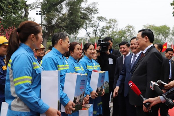 Nữ công nhân vệ sinh môi trường hơn 30 năm không đón giao thừa ở nhà - Anh 2