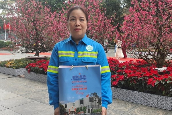 Nữ công nhân vệ sinh môi trường hơn 30 năm không đón giao thừa ở nhà - Anh 3