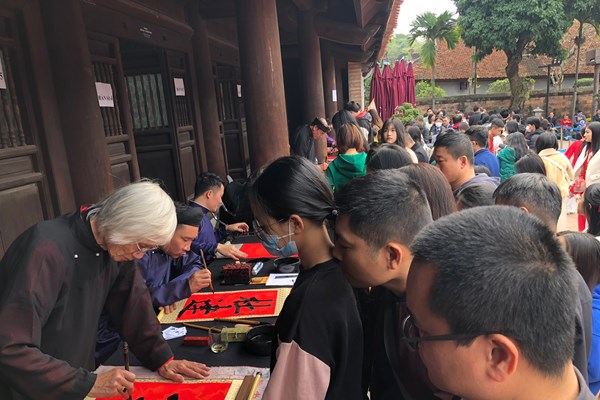 Các di tích tại Hà Nội thu hút đông đảo du khách - Anh 8