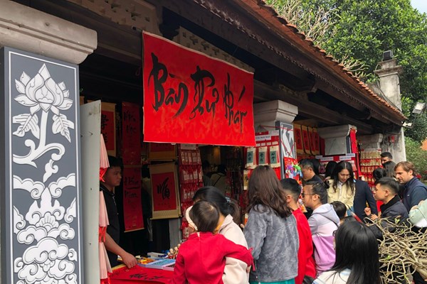 Các di tích tại Hà Nội thu hút đông đảo du khách - Anh 5