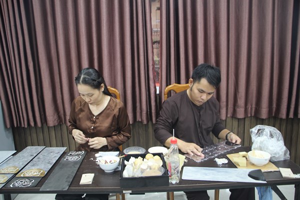 Lần đầu tiên triển lãm tranh kết hợp làng nghề thủ công truyền thống - Anh 3