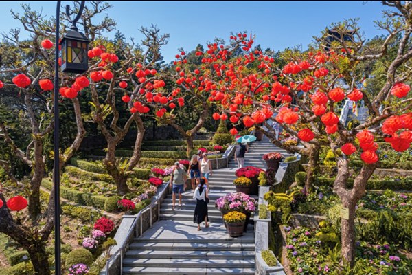 Hàng nghìn du khách tưng bừng trẩy hội xuân tại Sun World Ba Na Hills - Anh 3
