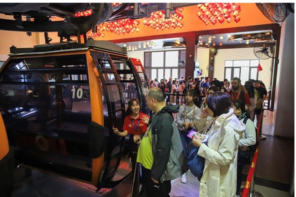 Hàng nghìn du khách tưng bừng trẩy hội xuân tại Sun World Ba Na Hills - Anh 1