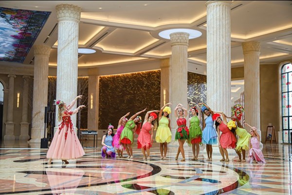 Hàng nghìn du khách tưng bừng trẩy hội xuân tại Sun World Ba Na Hills - Anh 10