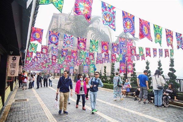 Hàng nghìn du khách tưng bừng trẩy hội xuân tại Sun World Ba Na Hills - Anh 15