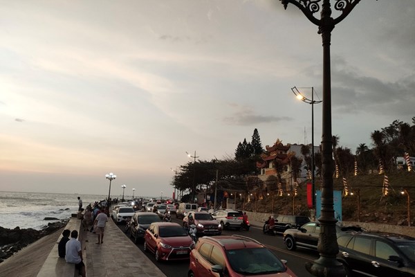 Hàng vạn người đến Vũng Tàu du xuân cầu an, cầu phúc - Anh 3