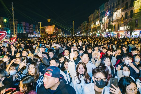 Hàng vạn du khách “cháy hết mình” trong siêu lễ hội âm nhạc đón năm mới tại Grand World - Anh 8