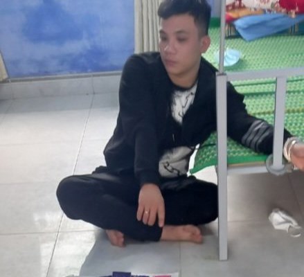 Bắt giữ 2 vợ chồng cầm đầu đường dây mua bán trái phép ma túy - Anh 2