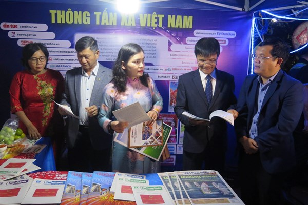 Hội Báo Xuân Kon Tum: Trải nghiệm văn hóa truyền thống - Anh 3