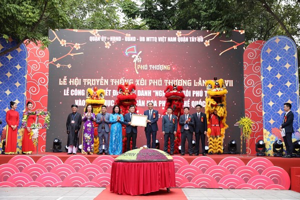 Hà Nội: Nghề làm xôi Phú Thượng đón nhận Di sản văn hóa phi vật thể quốc gia - Anh 1