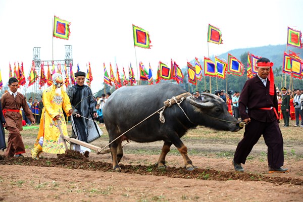 Để có một mùa lễ hội văn minh, lành mạnh: Bền bỉ gạn đục khơi trong - Anh 3