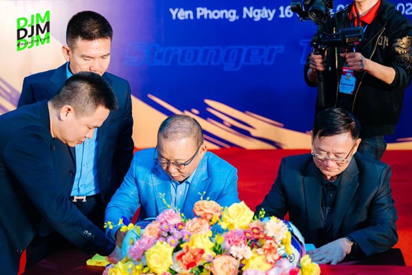 HLV Park Hangseo cập bến CLB bóng đá Bắc Ninh - Anh 1
