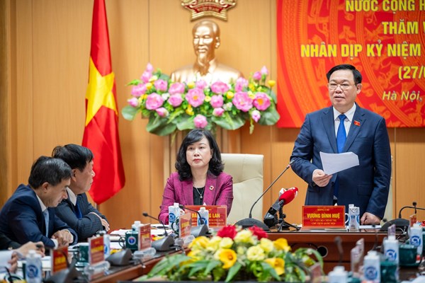 Chủ tịch Quốc hội: Chăm sóc sức khỏe cho nhân dân là nhiệm vụ nặng nề nhưng cũng rất vinh quang - Anh 1