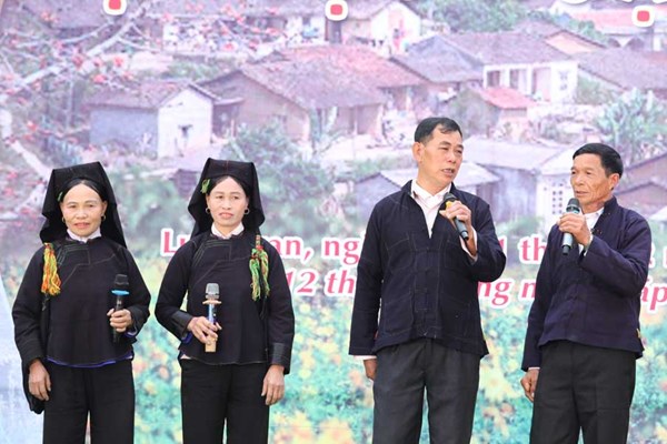 Hoi hat Sloong hao va phien cho xuan vung cao Luc Ngan - Anh 4