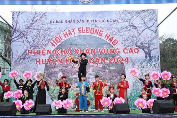 Hoi hat Sloong hao va phien cho xuan vung cao Luc Ngan - Anh 2