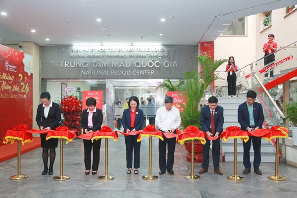 Ở một “lễ hội” người tham gia không đến cầu may mà để trao tặng - Anh 3