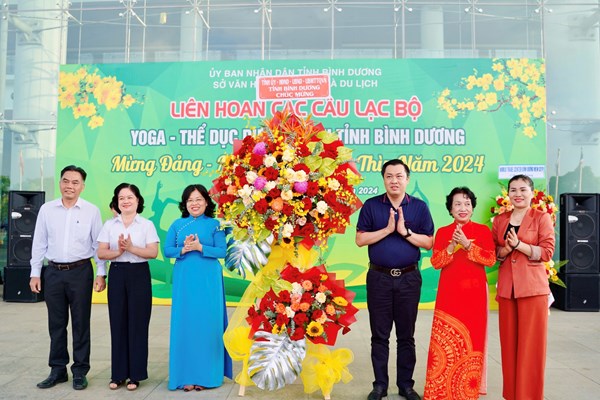 Bình Dương: Gần 1.000 người tham gia Liên hoan Yoga, Thể dục dưỡng sinh - Anh 1