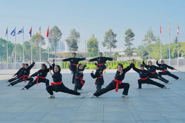 Bình Dương: Gần 1.000 người tham gia Liên hoan Yoga, Thể dục dưỡng sinh - Anh 5