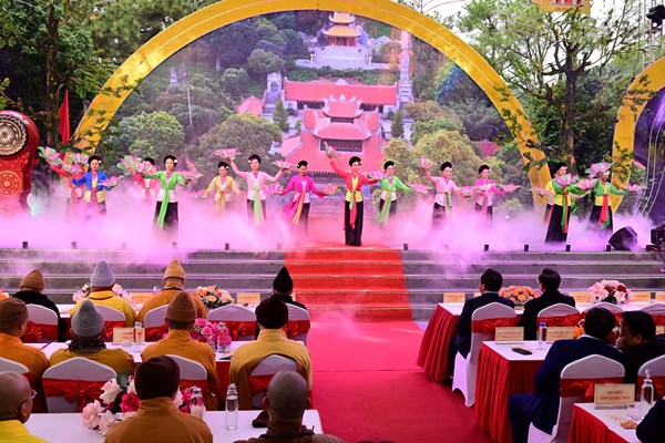 Độc đáo bộ tượng Tam thế Phật chùa Côn Sơn - Anh 3