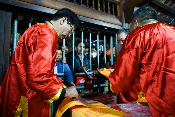 Điều gì để lễ hội khai ấn đền Trần không còn là điểm nóng? - Anh 1