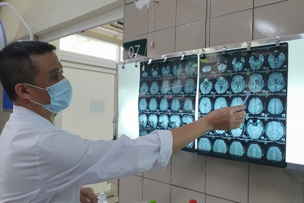 Những “chiến sĩ” trên mặt trận chống độc: Vượt qua mọi quy trình để cứu chữa bệnh nhân - Anh 1