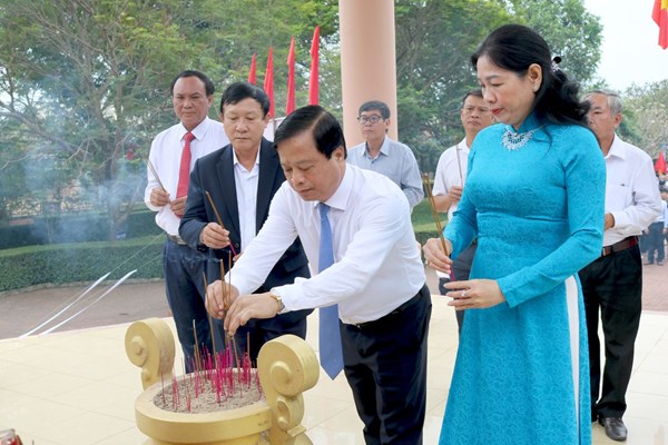 Bình Định dâng hoa, dâng hương tưởng niệm 58 năm vụ thảm sát Bình An - Anh 1