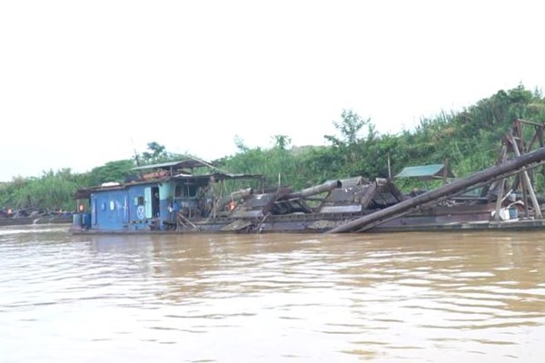 Thanh Hóa xử phạt vi phạm hành chính 26 vụ vi phạm trên lĩnh vực thăm dò, khai thác tài nguyên, khoáng sản - Anh 1