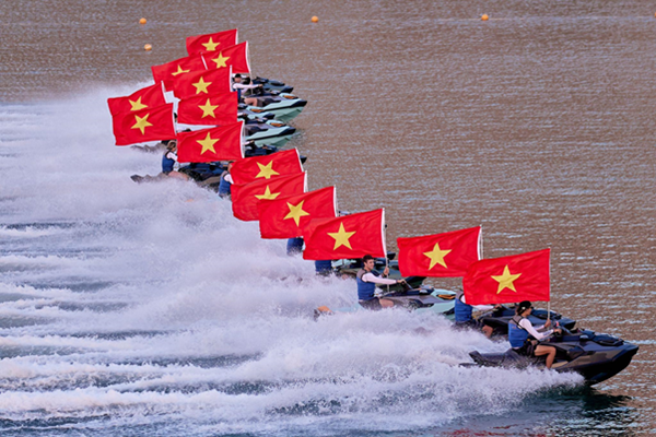 Những phân cảnh tưởng chỉ có trong Điệp viên 007 được tái hiện trong show Vòng xoáy tình yêu - Anh 3