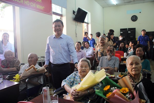 TP.HCM: Các nghệ sĩ lão thành chuyển về ngôi nhà chung ấm áp tại Trung tâm Dưỡng lão Thị Nghè - Anh 1