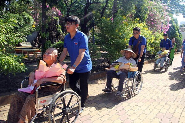 TP.HCM: Các nghệ sĩ lão thành chuyển về ngôi nhà chung ấm áp tại Trung tâm Dưỡng lão Thị Nghè - Anh 3