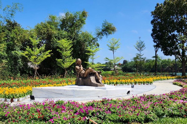 Đặt tượng nghệ thuật Trịnh Công Sơn ven sông Hương - Anh 1