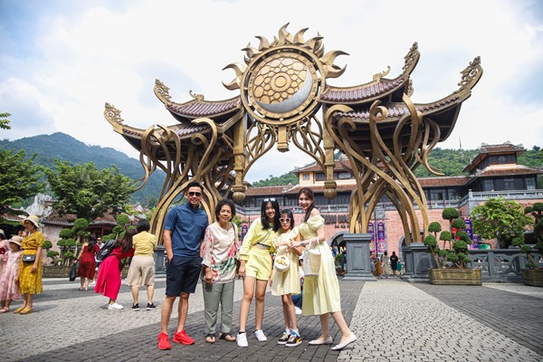 Ba Na Hills ưu đãi vé cáp treo chỉ còn 350.000 đồng tri ân người dân Quảng Nam, Đà Nẵng - Anh 3