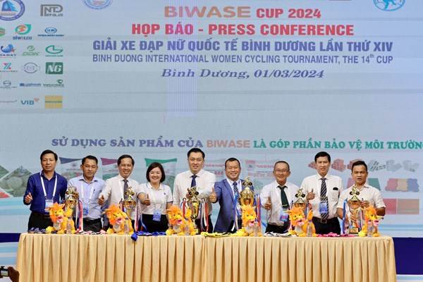 Số lượng đội tham dự kỷ lục tại giải xe đạp nữ quốc tế lớn nhất Việt Nam - Anh 1