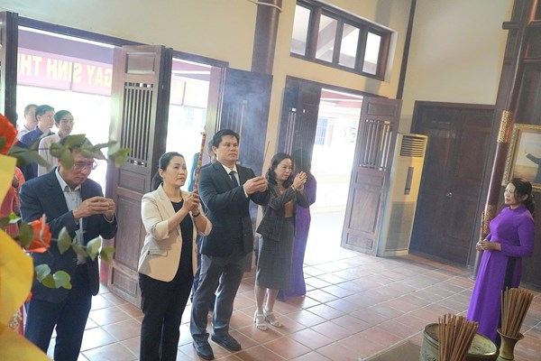 Dâng hương kỷ niệm 118 năm Ngày sinh Thủ tướng Phạm Văn Đồng - Anh 4
