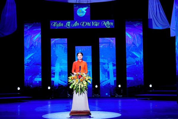 Mãn nhãn với đêm hội phát động Tuần lễ áo dài năm 2024 - Anh 1