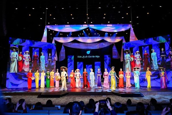 Mãn nhãn với đêm hội phát động Tuần lễ áo dài năm 2024 - Anh 3