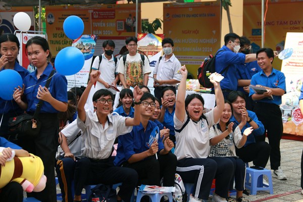 Hơn 3.200 học sinh tham gia ngày hội “Hướng nghiệp, tuyển sinh” năm 2024 - Anh 2