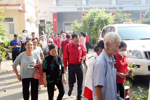TP.HCM: Phát động Chiến dịch “Triệu bước chân nhân ái” - Anh 2