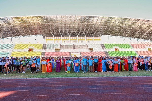 Kon Tum: Gần 1.200 vận động viên tham gia Ngày chạy Olympic vì sức khoẻ cộng đồng - Anh 1