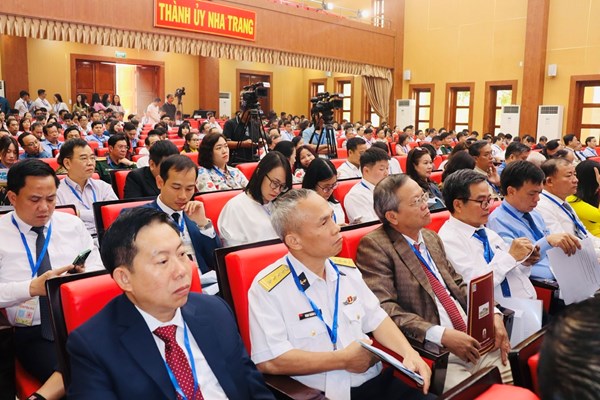 Hội thảo khoa học về giá trị văn hóa, con người Nha Trang - Anh 4