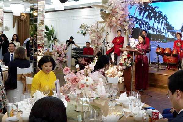 Phó Chủ tịch nước gặp mặt các nữ Đại sứ, Trưởng đại diện Tổ chức quốc tế tại Việt Nam - Anh 3