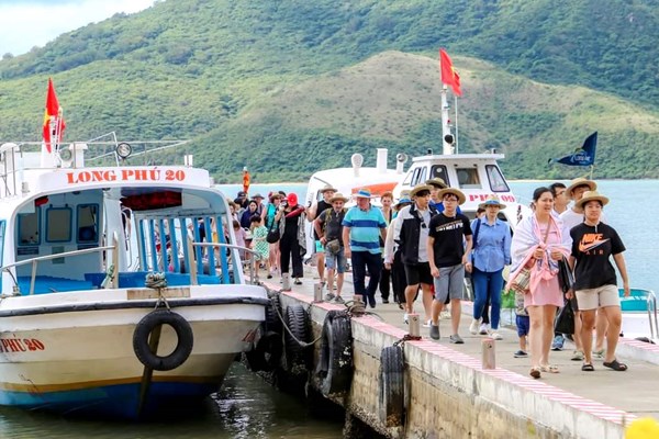 Mở rộng diện miễn thị thực đơn phương (Bài 2): Cuộc “chạy đua” của nhiều nước - Anh 1